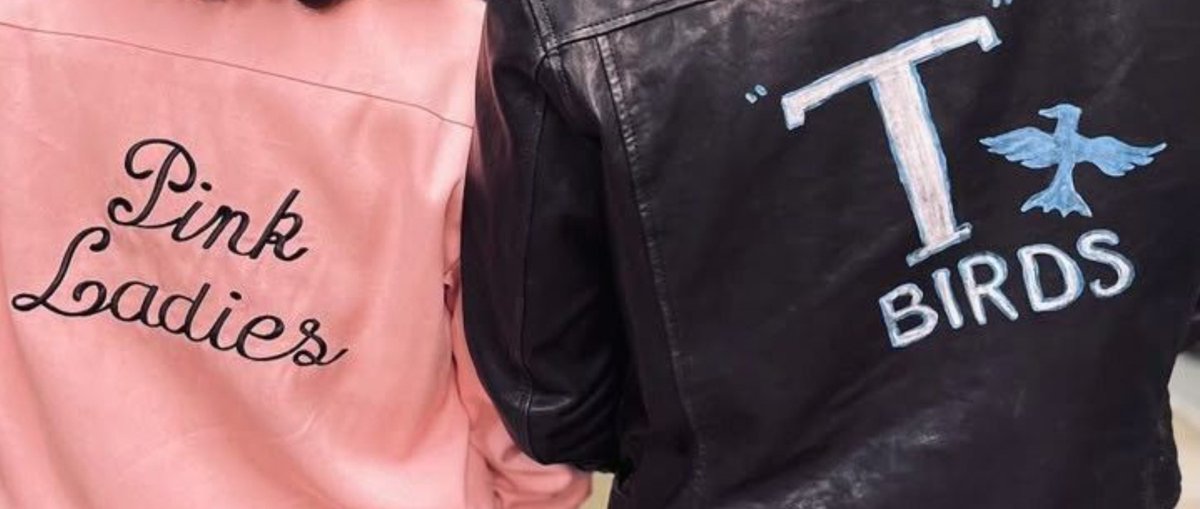 veetheauss's tweet photo. #Au #kenmora #kenmoraau 

Donde 🦡 es fanático de la época de los 80s y se la pasa imaginando que tiene un romance como en Vaselina.

O donde 🫐 se tiene que mudar a CDMX por trabajo de sus papás.

Ambos se encuentran un verano sin imaginar que su amor sería más largo que eso. https://t.co/CnSxQr7EHd