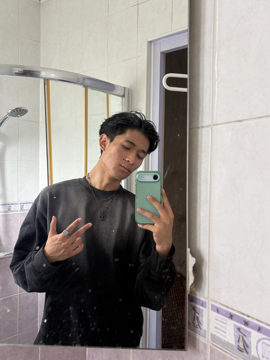mechantlion's tweet photo. cheveux courts mtn jss da homme mature https://t.co/t8bE4updi4