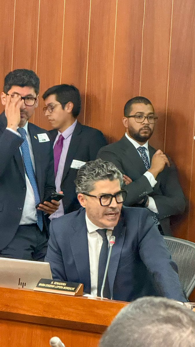 BancoAgrario's tweet photo. El Banco Agrario estuvo presente en la Comisión Quinta del Senado, acompañando al ministro de Agricultura, Indalecio Dangond, quien explicó las cinco prioridades que tiene el Gobierno Nacional para impulsar la producción agropecuaria:

1. Capacitar al productor
2. Ampliar la producción
3. Facilitar el crédito
4. Financiamiento de riego y mecanización
5. Entrega de Tierras con condiciones para producir

Para ampliar la información haz clic aquí: https://t.co/LBQc8c9G0I

¡Avanzamos juntos en la construcción del #CampoMilagro!
