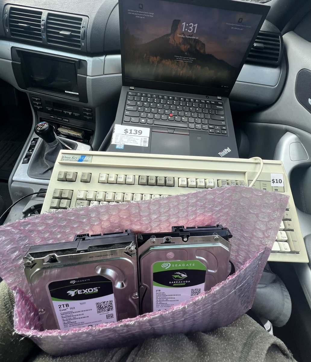 BaconManiaGD's tweet photo. note to all: go to your local pc recycle store.  got all this shit for 200 bucks https://t.co/Uo1WPomPh1