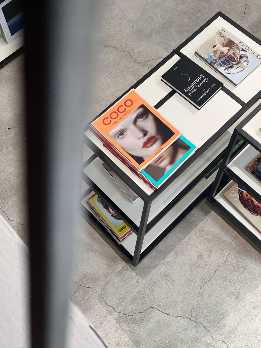 EmanuelNuon's tweet photo. The Listening Room is a vinyl music space. The Library and Listening Room at Chanel’s Tai Hang pop-up draw inspiration from Coco Chanel’s legendary private apartment at 31 Rue Cambon, Paris. The Library reflects how reading fueled Chanel’s https://t.co/fRxjJq47wD