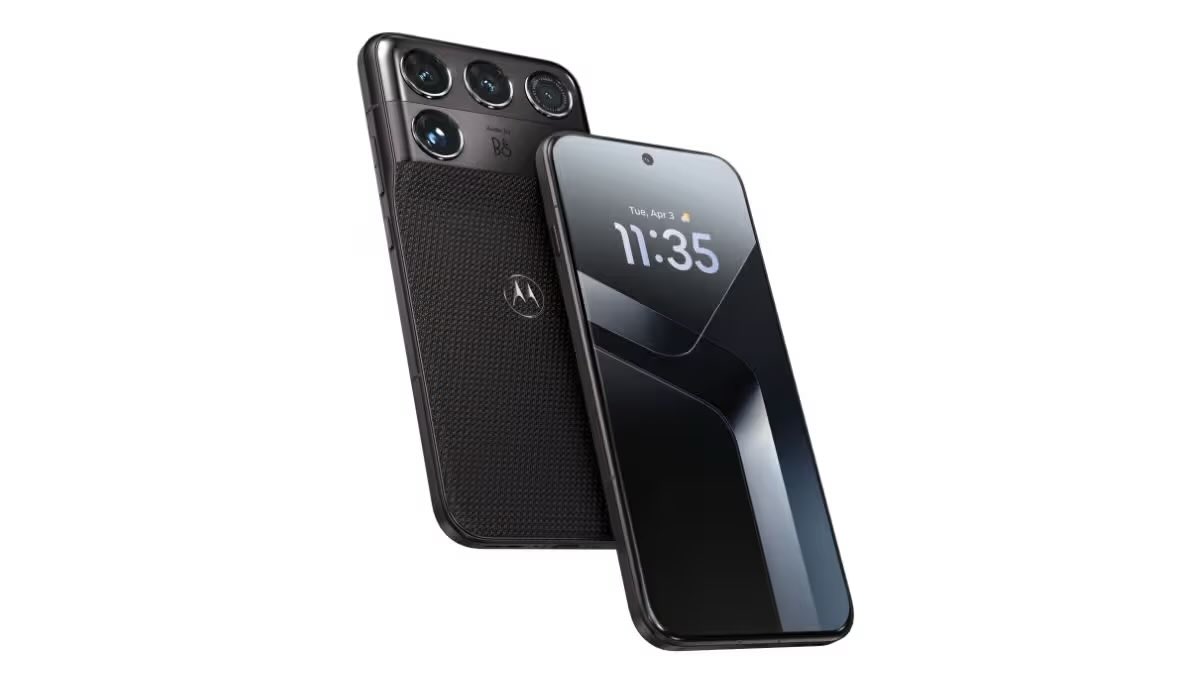 saaaanjjjuuu's tweet photo. Motorola really cooked hard with the Signature 27 🥵

> 6.8” 165Hz LTPO AMOLED
> SD 8 Elite Extreme Gen 6 (2nm)
> 40% Larger ArticMesh cooling 
> 50MP LYTIA 910 (1/1.28”) Main
> 200MP periscope 100x
> Audio by B&O
> IP68/69, 7 Years of updates 

This is the most advanced camera setup on a Moto phone ever. 
What should be the price?
