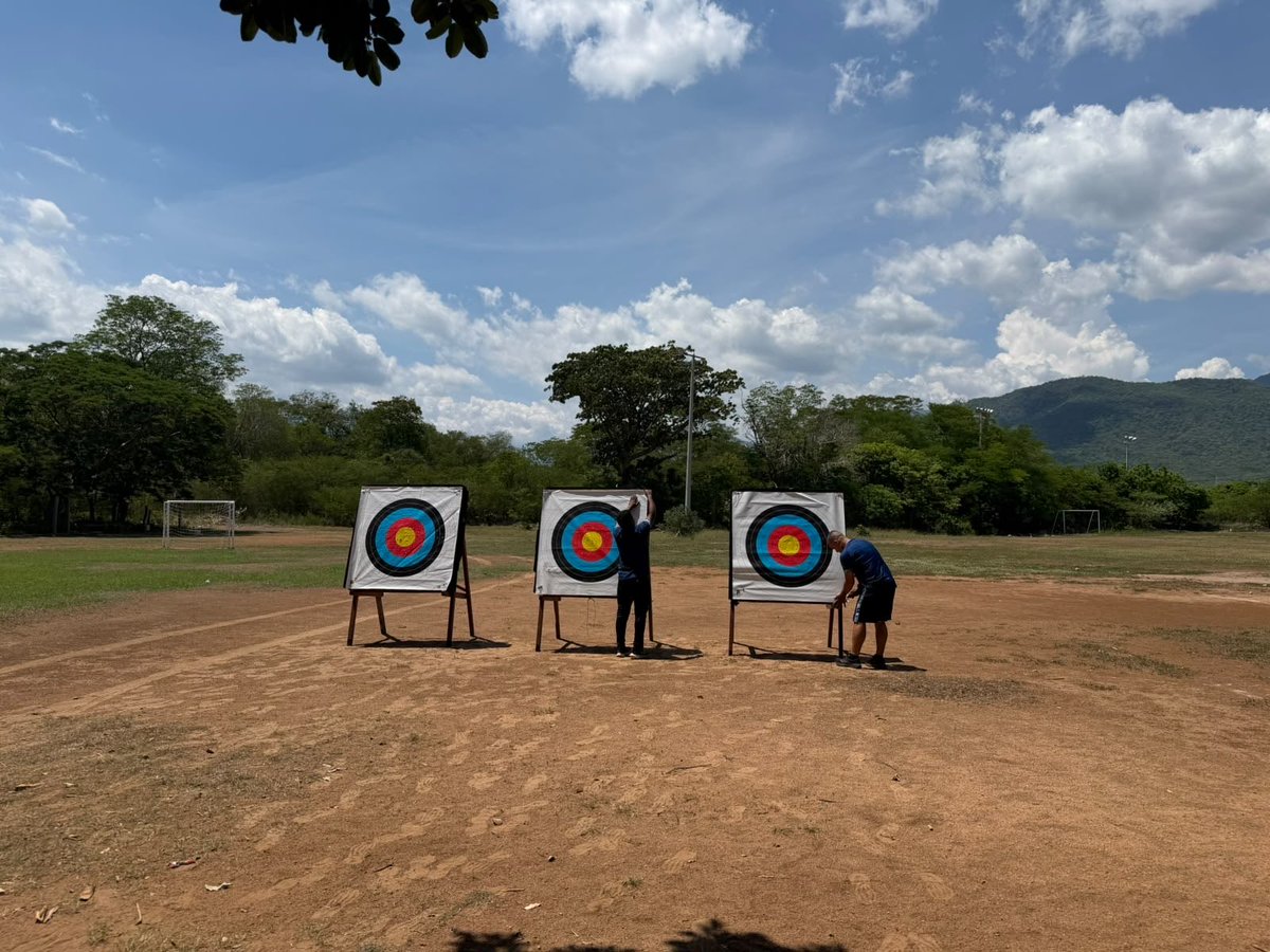 COLParalimpico's tweet photo. 🏹🏸 18 Para atletas de Para Tiro con Arco y Para Bádminton participan en Valledupar en una nueva concentración del Programa Escuelas de Talentos.

Gracias al @MinDeporteCol por apoyar, junto al CPC, la formación del talento paralímpico colombiano. 🇨🇴

#SomosImPARAbles https://t.co/FGHGDgwTYi