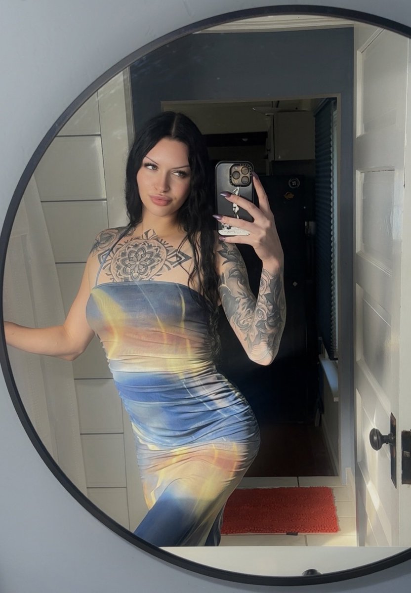 vaultoflila's tweet photo. guess what I have on underneath this (difficulty level: hard) https://t.co/xcWcHJqDp3