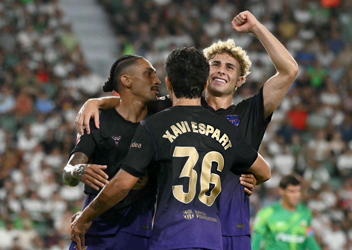 break41uv's tweet photo. my favorite #raphamin pic, something about fermin paying xavi dust is so buzzy https://t.co/5mqzqgLbUf