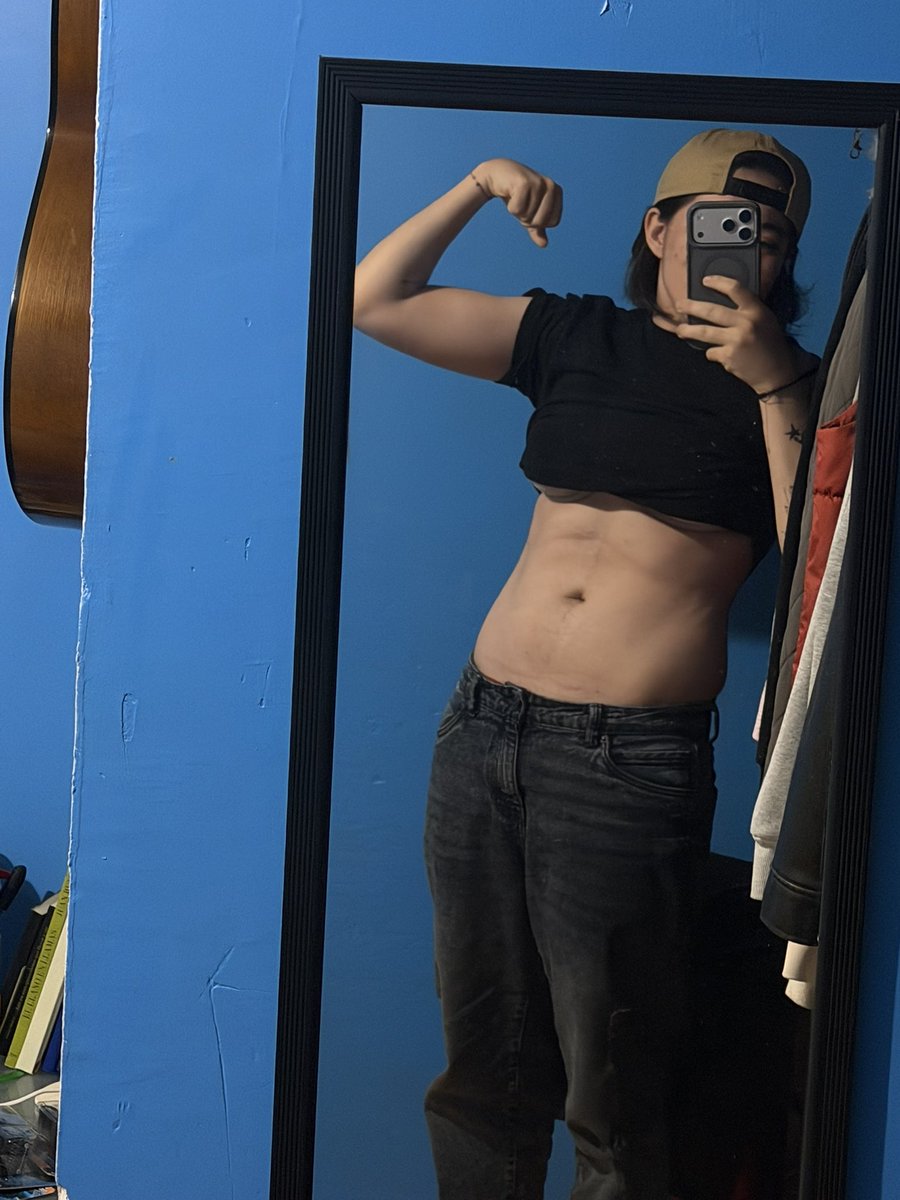 Paupalmita's tweet photo. Cuando no me siento hot, pero me acuerdo que tengo la espalda tatuada y se me marca la V 🤤 https://t.co/fgroR8FyQg
