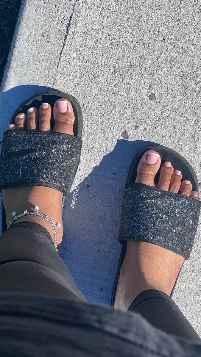 pprettypheet's tweet photo. happy TOES-day 🦶🏾🖤 ebony toes  #ebonyfeet #feet #toes #feetworshi̇p #feetfetısh #findom https://t.co/d140Sw5Tdp