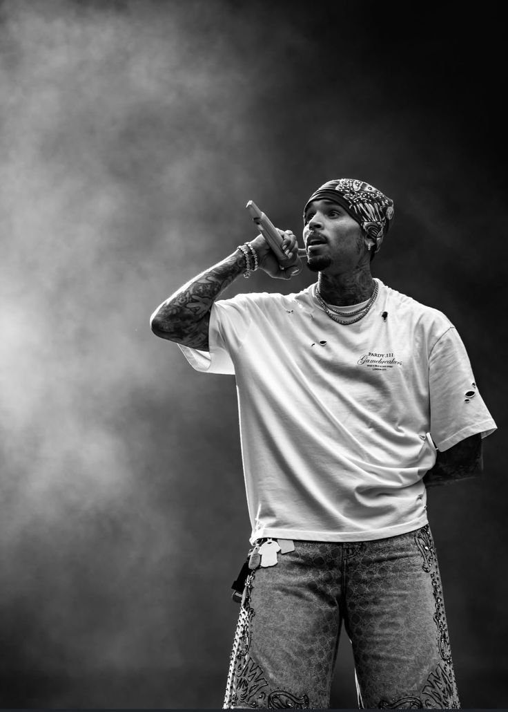 NOTJUSTOK's tweet photo. Afrobeats favorite adopted son, Chris Brown sets the record straight: “I’m The King!” https://t.co/GPBkuNR0KB