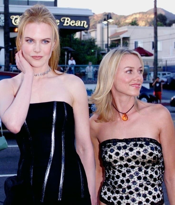 todieforkidman's tweet photo. nicole kidman at a premiere of the others in los angeles, 2001 https://t.co/xsSblVlj0U