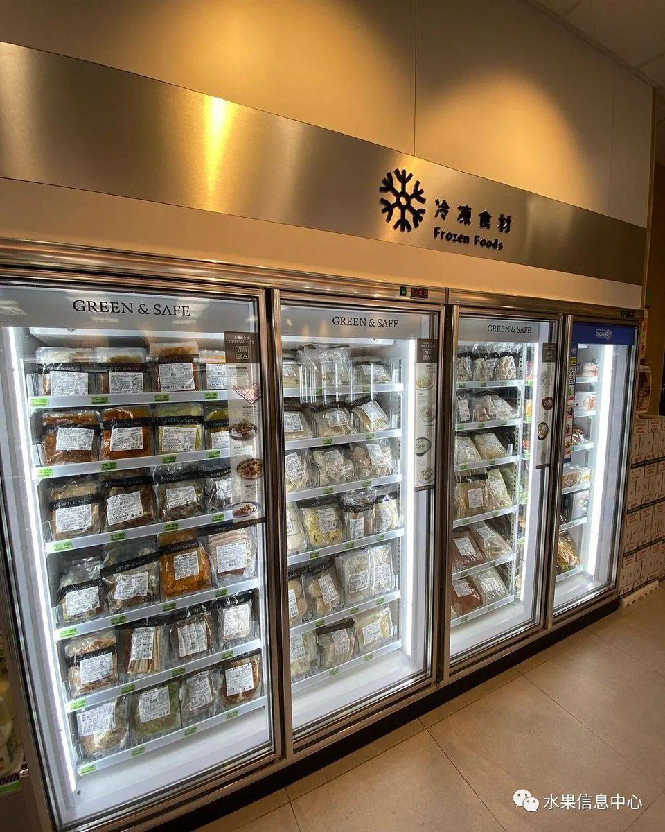 dodo04040's tweet photo. Just restocked our fridge with cold iced coffee, spicy instant noodles and cherry ice pops – your late-night snack u0026 drink pick-me-up is here! 24/7 vibes at the corner store. https://t.co/CgwDzfNyag