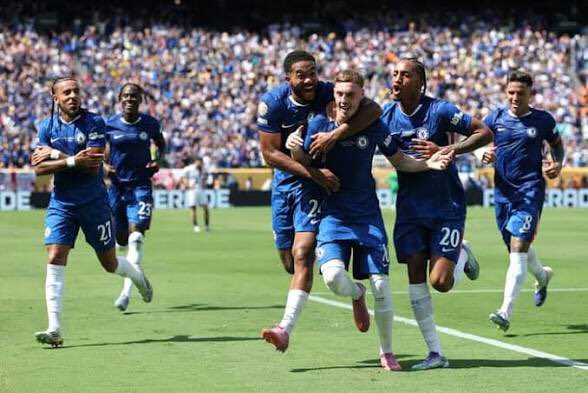 ogwucheEzekiel7's tweet photo. Currently, the Chelsea midfield is a major concern. 
A deadline-day move for Lamine Camara collapsed, leaving the squad thin . With Caicedo sidelined by injury, manager Xabi Alonso has been forced to field makeshift combinations, including Jordan Henderson and Valentin Barco . 

The lack of depth was so severe that Alonso brought on 16-year-old Mahdi Nicoll-Jazuli during a recent defeat, which pundits like Joe Cole viewed as a clear message to the board about the squad's insufficiency .