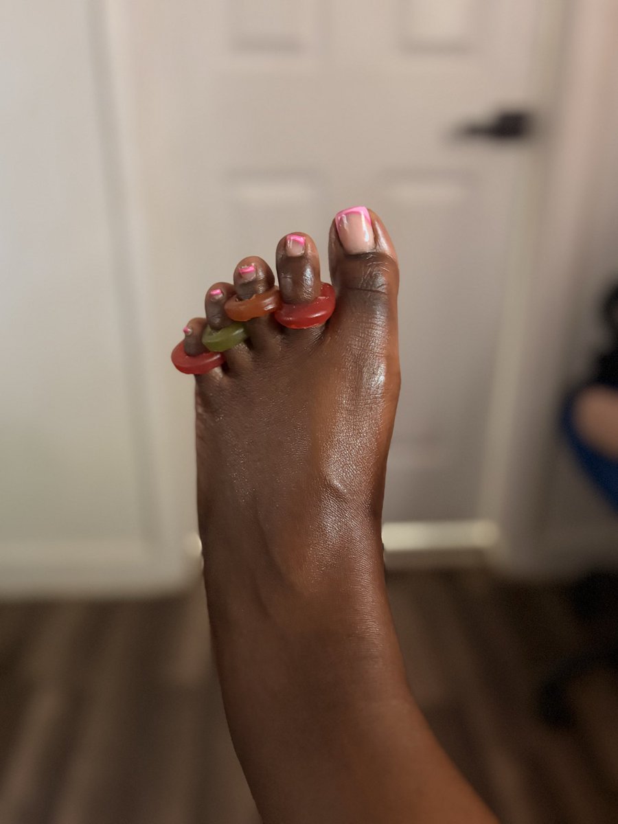 SoleFantasyXO's tweet photo. It's a Candy Toe World 🌎 😜🍭🍬 https://t.co/eWMRPoLq9P