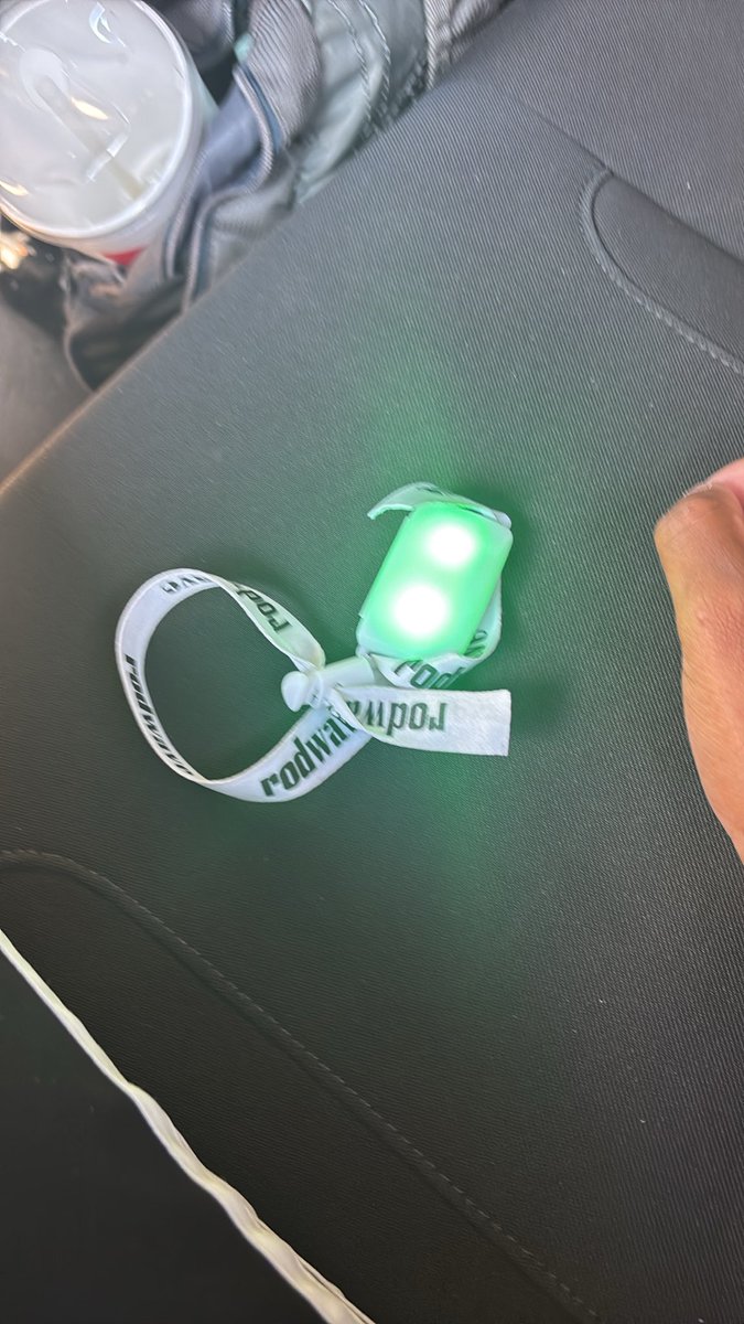 AdrinhQ's tweet photo. when ts stop glowin https://t.co/Egy1QoMp7m