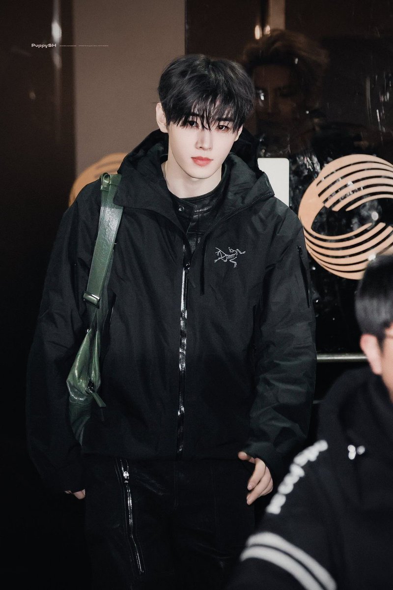heybaekgu's tweet photo. Sunghoon's fashion is so effortlessly cool
#성훈 #SUNGHOON https://t.co/NsOZSK32Gb