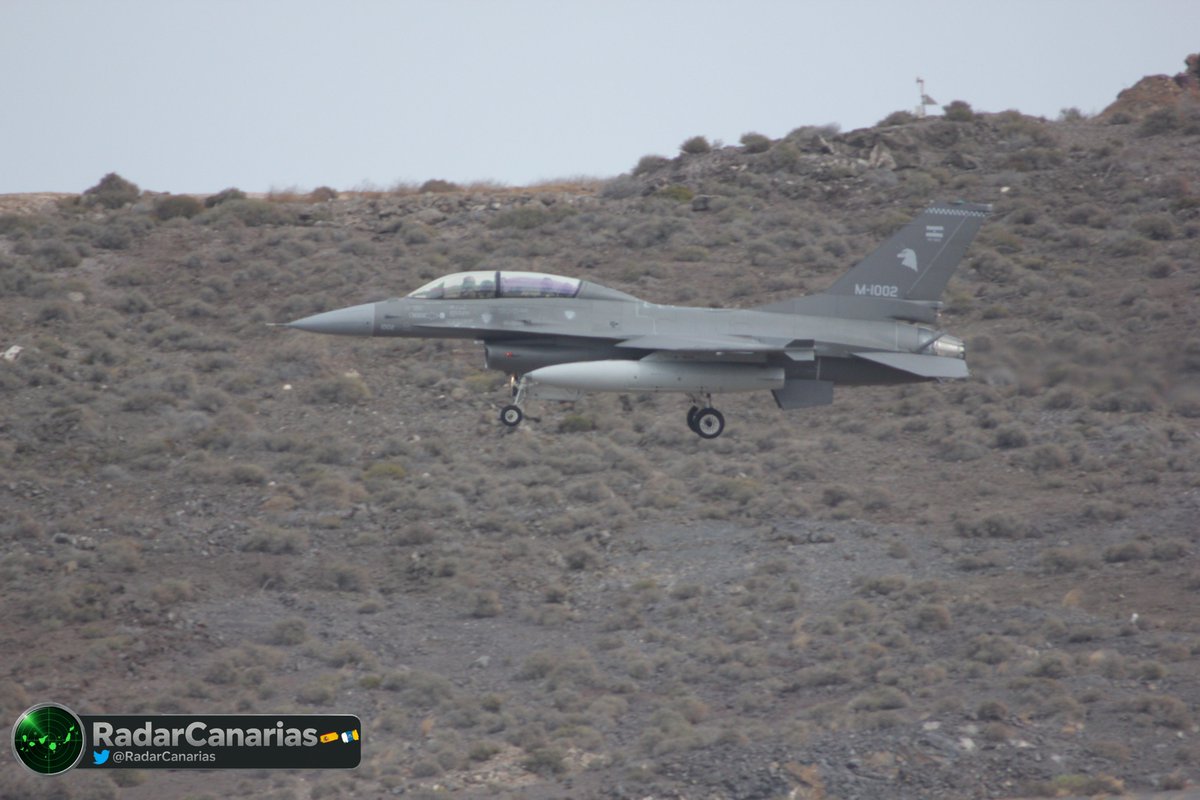 RadarCanarias's tweet photo. Argentinos, vuestros aviones han llegado sanos y salvos! https://t.co/7V747oFrkJ