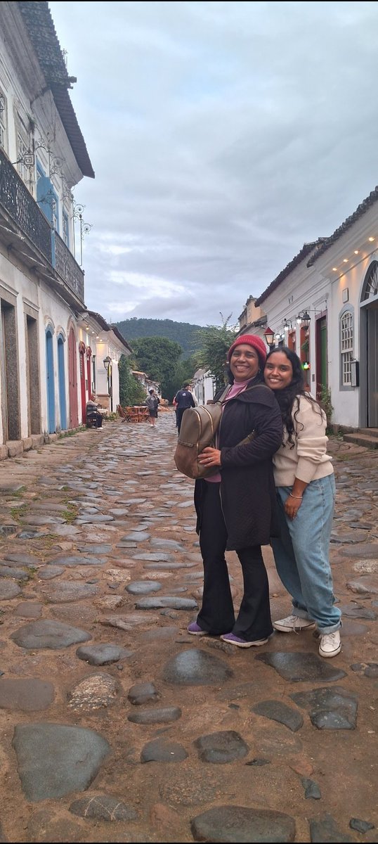 showurlovetoday's tweet photo. @itau Minha mãe faz 60 anos mês que vem e é MUITO fã do Jão. Somos do Rio e já temos passagens pra SP mas não temos ingressos. Levem a gente de presente de aniversário pra essa jovem senhora, Itaú? #MeNotaItaú 🧡 38 https://t.co/Prc3Mnzb2A