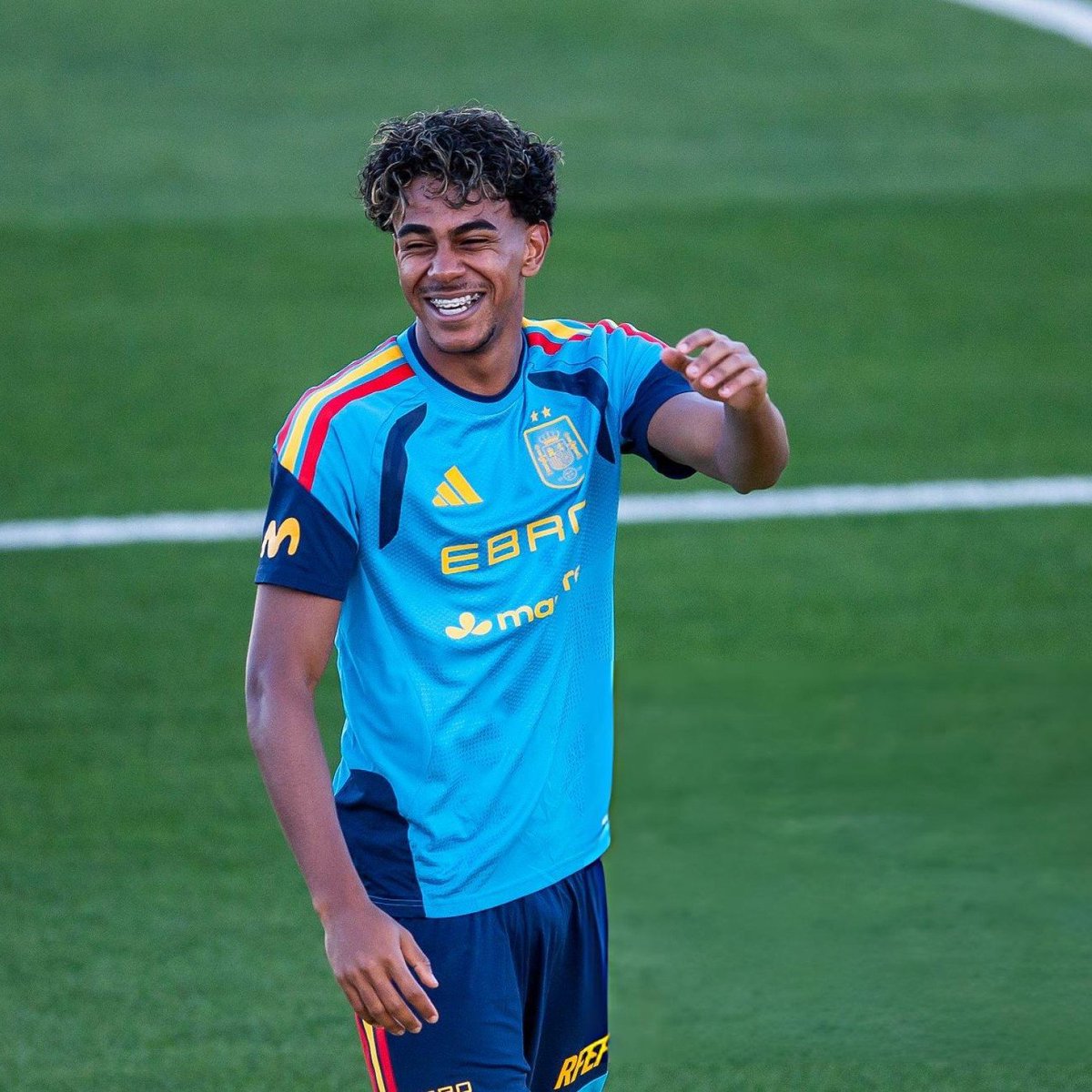 TouchlineX's tweet photo. 🚨 𝗡𝗘𝗪: Lamine Yamal smiling during training today.

On Saturday he will face England! https://t.co/Ve69I7A95T
