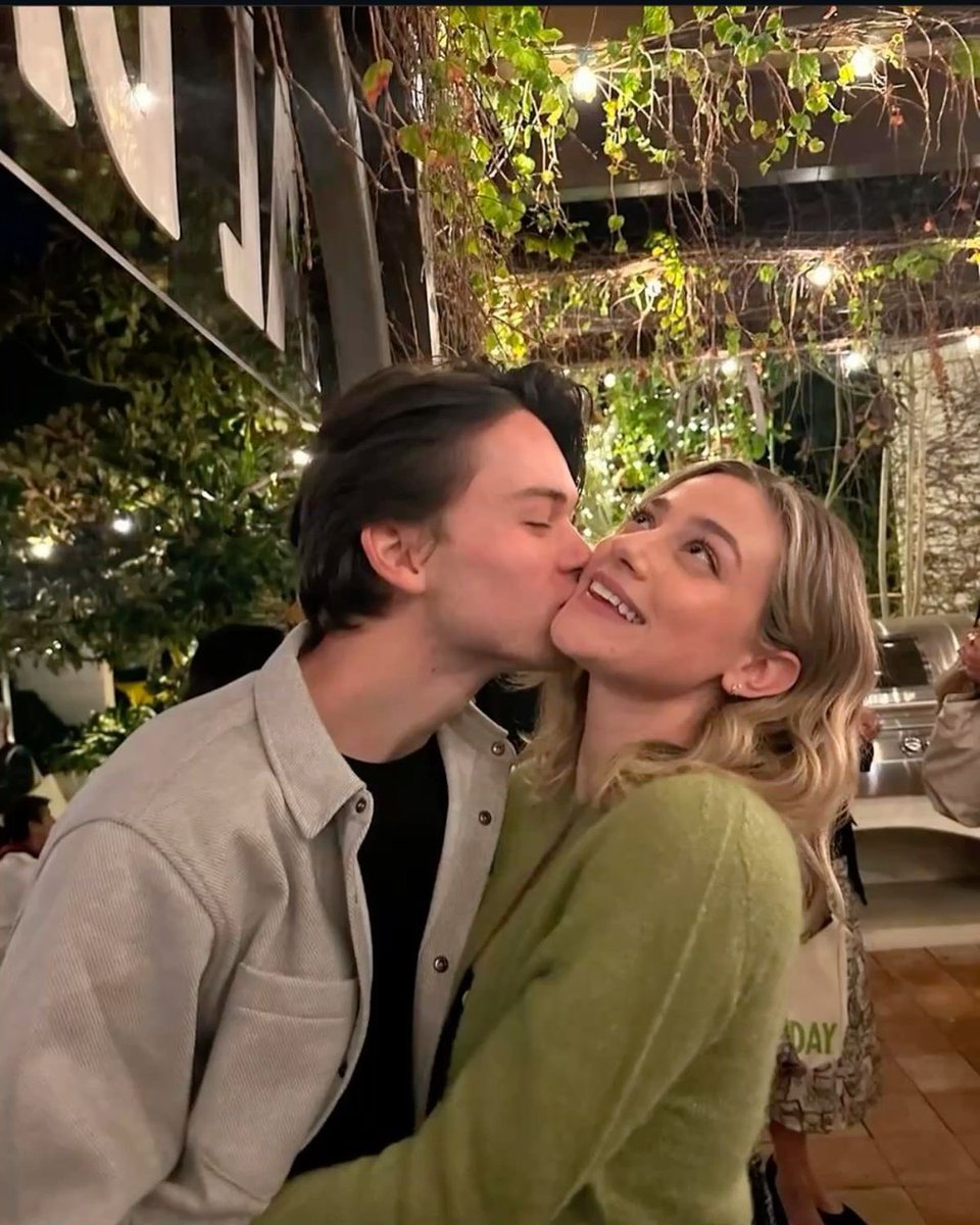 poppyndaisyy's tweet photo. Lili Reinhart is so in love with Jack Martin that his smile lights up her whole world 🥹❤️ https://t.co/GPm0ooI9o5