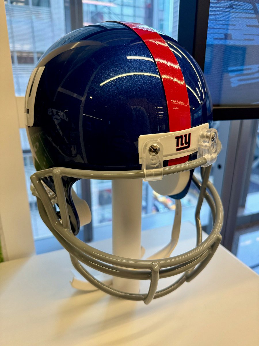 ScoreboardPulse's tweet photo. Jaxson Dart's MRI reportedly revealed a more serious knee injury than the Giants initially expected. New York's franchise quarterback could miss the remainder of the season. https://t.co/c4If2Vtfyi