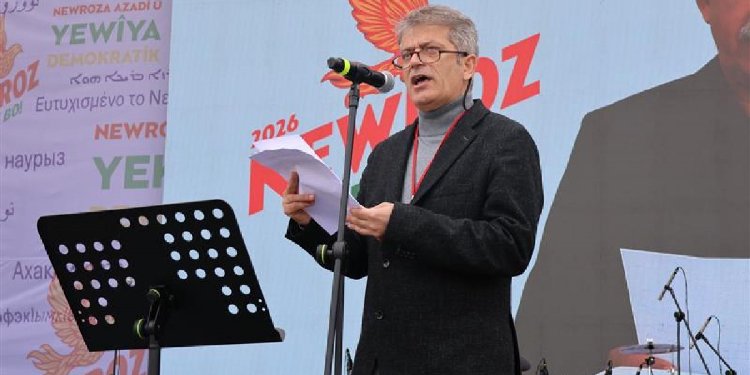 surajanscom's tweet photo. Diyarbakır’da çürüme ölmekten beter: Neredesiniz?

Çetin Arkaş’ın Newroz’da söylediği sözler, hala kulaklarımızda; 

📌“SERT KAYA ÇARPACAKLAR…”

Ama o “KAYA” halen bu kentteki çürümenin temellerini atıyor…

Aram Amed yazdı...✍️⬇️

https://t.co/T7Yjd5LIdD https://t.co/U8xsoqU745
