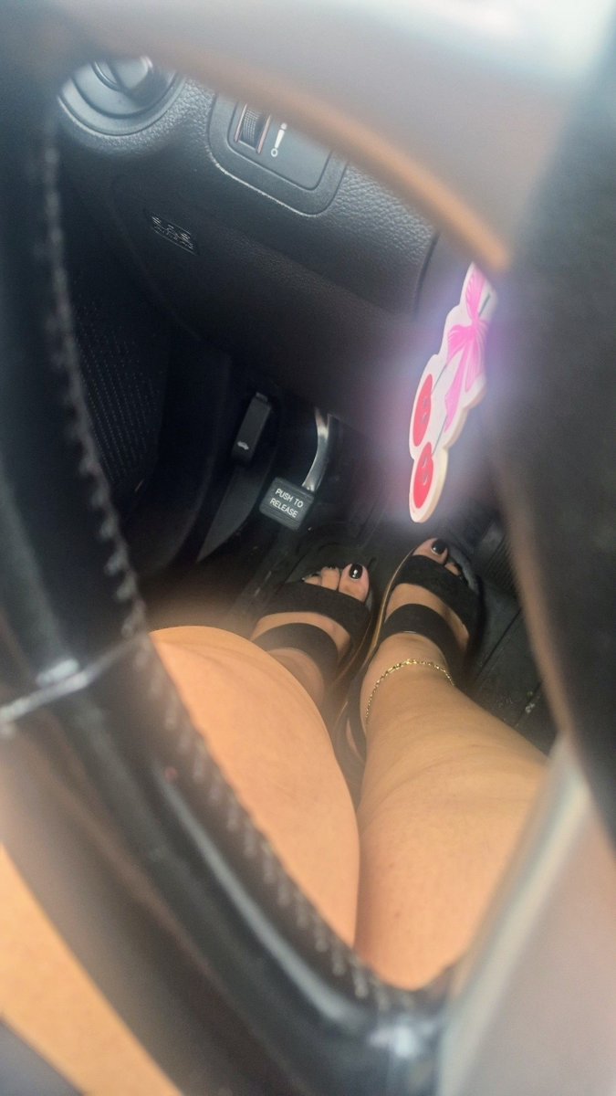 ToesandMistress's tweet photo. Happy Toesday! 🔥😈

#feet #feetfetısh #dominant #mistress #ToesandMistress https://t.co/aMsuUzU4p1