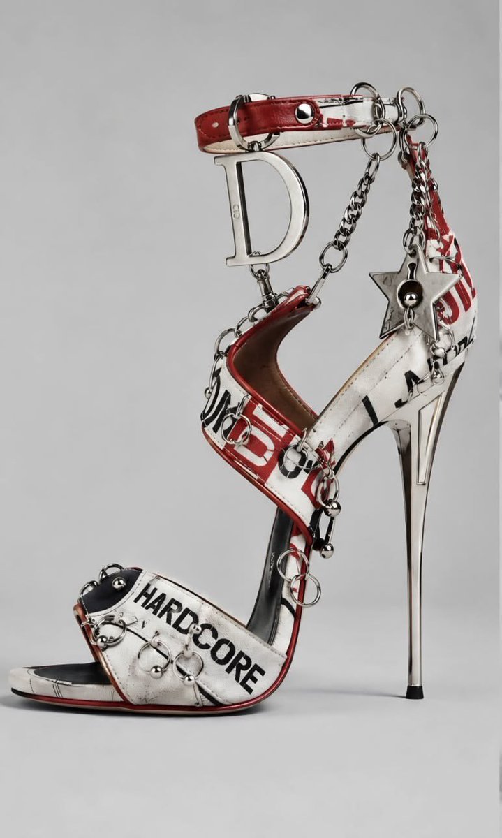sophiaevaa_'s tweet photo. Dior 😍 https://t.co/omSpzgkPHC