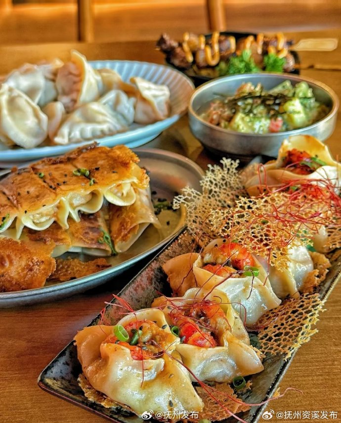 gob_o_ng's tweet photo. Midnight bites that warm more than your stomach. Warm bowl of miso soup, half-eaten plate of gyoza, and soft string light glow—every bite feels like a quiet hug. https://t.co/x9zJ3wFClJ