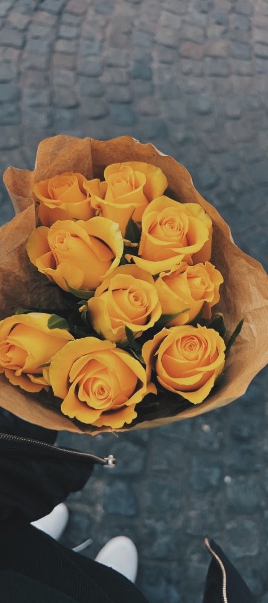 th3keep3r's tweet photo. Me enteré del día de las flores amarillas demasiado tarde. Este beso es para ti @Malikusyfns 

#SS #SeductiveSundayᅠᅠᅠᅠ #fk #fakeland #freerole https://t.co/7ne4Z6FNxv