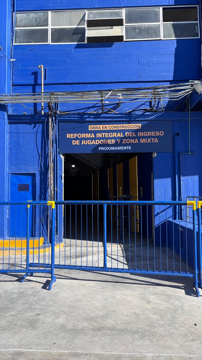 Romandios12's tweet photo. LA AMPLIACIÓN DE LA BOMBONERA ES UN HECHO

Empezó una obra importantísima: se modifica el acceso a los vestuarios, porque por la ampliación los jugadores deberán entrar por otro lado.

Cada vez más cerca de nuestro sueño 😍 https://t.co/XDk5BeLeRg