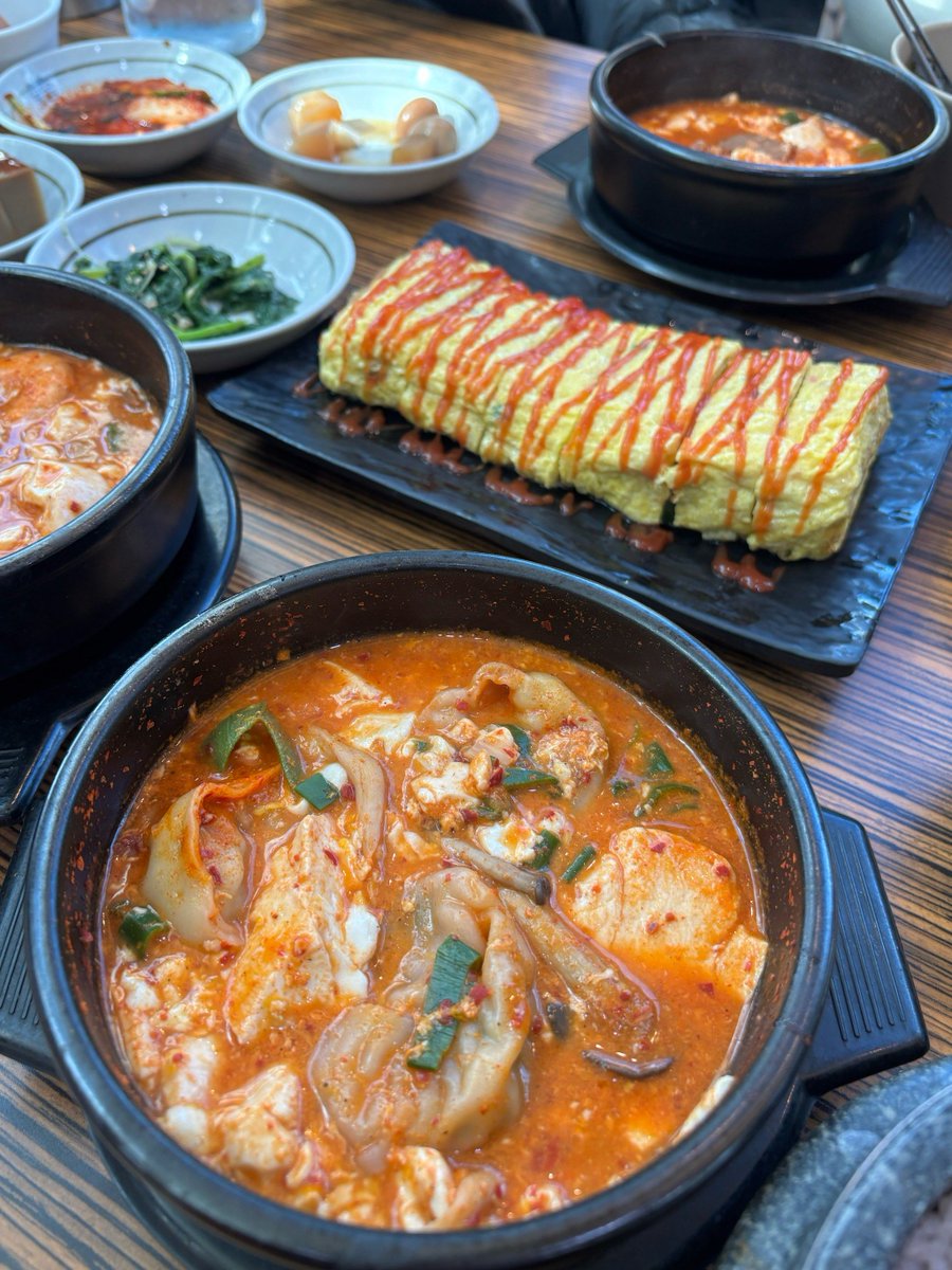 ps0606's tweet photo. Craving bold flavors Try my homemade kimchi jjigae—spicy, savory, and so comforting, this Korean stew hits different on cozy nights! https://t.co/FsBtm0Rw8x