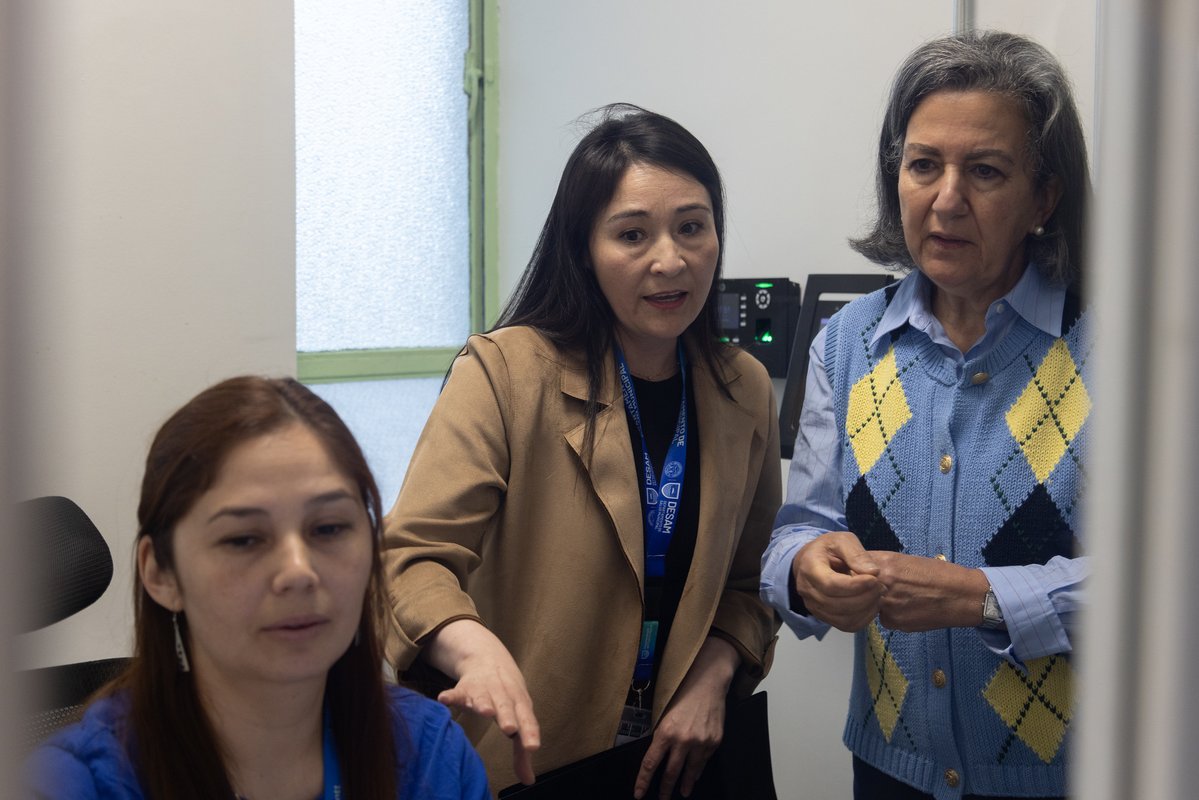 ministeriosalud's tweet photo. Segundo día en Puerto Montt 📍

Autoridades visitaron las nuevas instalaciones del Centro de Constatación de Lesiones y Alcoholemia, que iniciará su marcha blanca la próxima semana y permitirá descongestionar la atención en el Hospital Puerto Montt y la Atención Primaria. 1/2 https://t.co/HEfdBPMVyT
