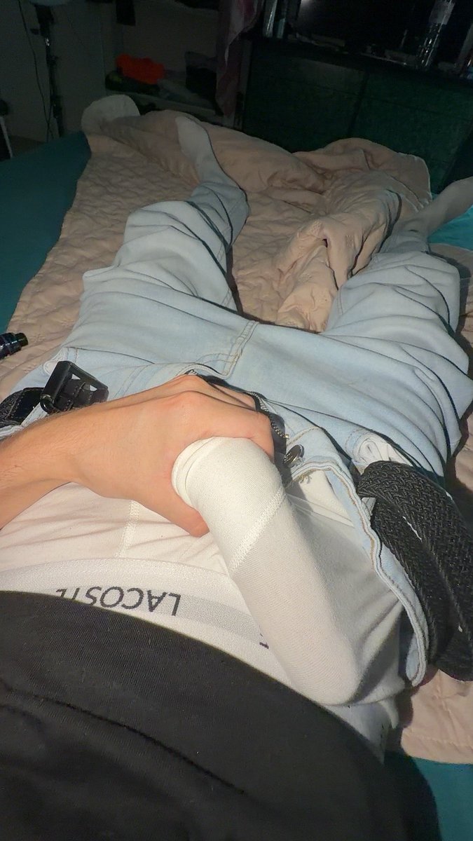 gabinncts's tweet photo. Les apparences sont trompeuses je crois 👅 
qui vient sucer mon gros paff ? https://t.co/fT3LoyAjAs