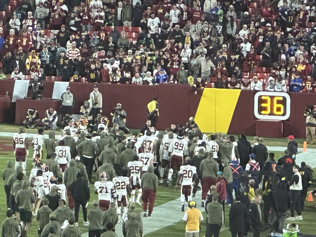 john_keim's tweet photo. This was the scene when Daniels was hurt last season. When it’s not halftime of a game. Not sure what was shown on TV Sunday but because it was halftime some went right to the locker room after he started to run off. multiple players came back out as some went back in. Players admitted didn’t know how long they could stay because it was halftime.