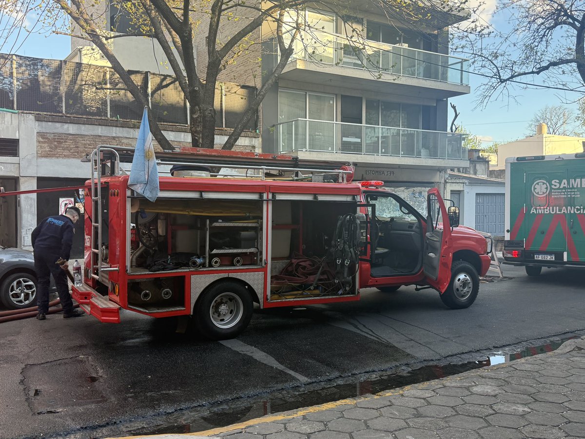 reaperchripnero's tweet photo. @OrtuzarNoticias @clarincom @todonoticias @eltreceoficial @ciudadbasura25  Operativo por incendio en Pedidos Ya Market, estomba 559 Villa Ortuzar. Trabajan bomberos, policia y SAME. https://t.co/59VjrlYX1l