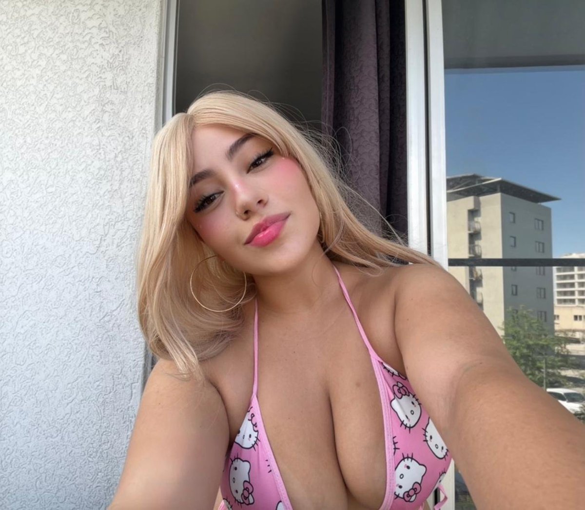 ChikyLorenna's tweet photo. Perfect sunny day for we re warm together.😍🩵
#fyp #Latina #Followme #Of https://t.co/sJwFm36VqF