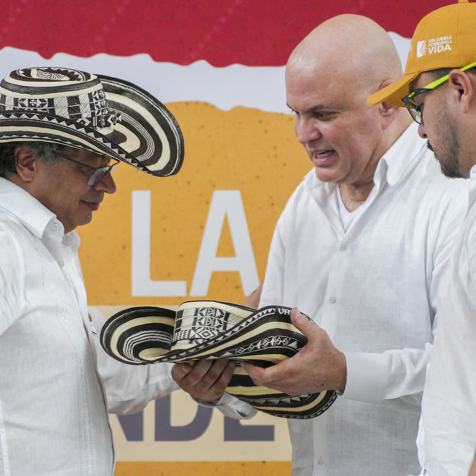 ByViral24's tweet photo. 🔴🇨🇴ATENCIÓN. Gobierno De @ABDELAESPRIELLA REVOCÓ la designación como gestor de paz del paramilitar y CRIMINAL Salvatore Mancuso designado por @petrogustavo https://t.co/Ym3OKpahbN