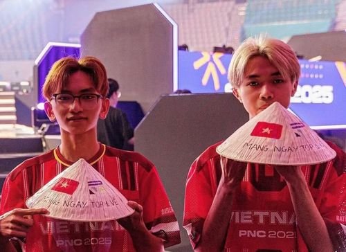 DrakeDang9's tweet photo. KOR got destroyed in FPP, so they switched to TPP. Beaten in TPP too, they now perma-ban their opponents over a casual showmatch. Imagine Ronaldo getting a red card in a charity game and FIFA banning him from a major final 🤣 https://t.co/NkipqEFIKU
