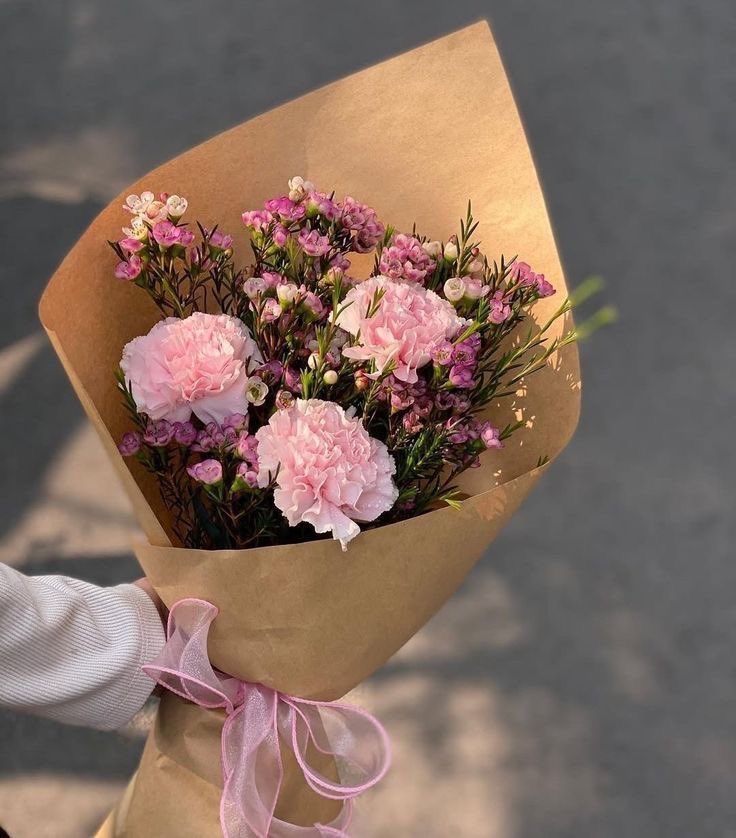 imthgod's tweet photo. “No te conozco mucho, @SCEIILESTUS pero ten, un ramo de flores por el día de la primavera.” https://t.co/Dr9v1NE8H6