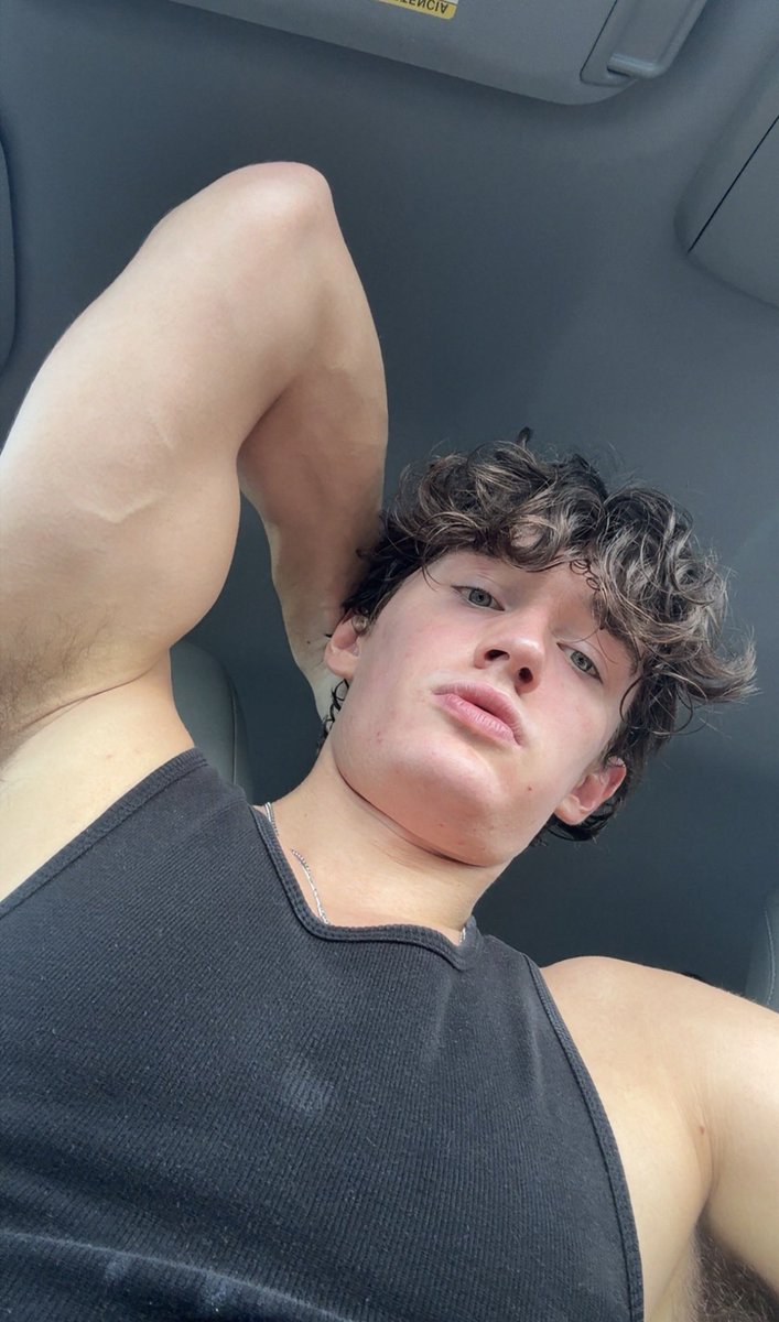 ZainLiam7m's tweet photo. @PressSendXx Your my biggest idol I goon to u every day ur the best could u at least dedicate one video to me https://t.co/n5k4uEmLRZ