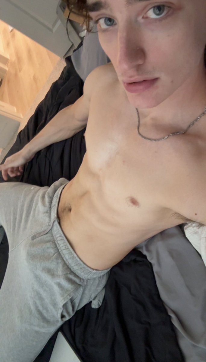 ZainLiam7m's tweet photo. @PressSendXx Your my biggest idol I goon to u every day ur the best could u at least dedicate one video to me https://t.co/n5k4uEmLRZ