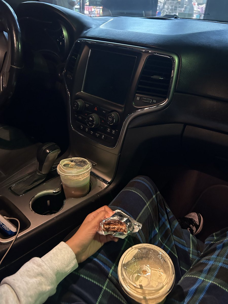 stfuqqeca's tweet photo. creo q mi cosa favorita en el mundo es salir a cafes con mi apa https://t.co/PjcwsJFGlh
