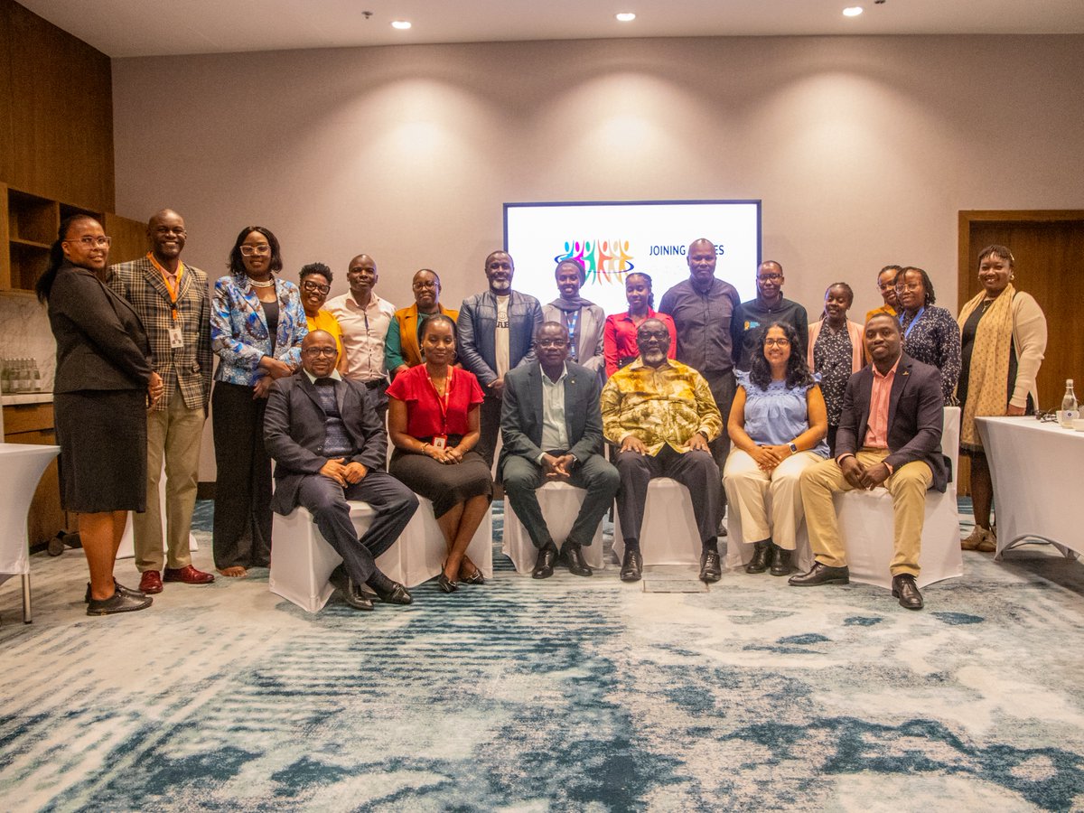 PlanKenya's tweet photo. Joining Forces Alliance sign ✍ a Memorandum of Understanding–a collective power to safeguard children 🚸 in Kenya.

Since 2017, the 6 agencies joined forces to secure children's rights and end violence against them. Read more about Joining Forces Alliance>https://t.co/QsShWu9l8v https://t.co/EwQZgDrTpA