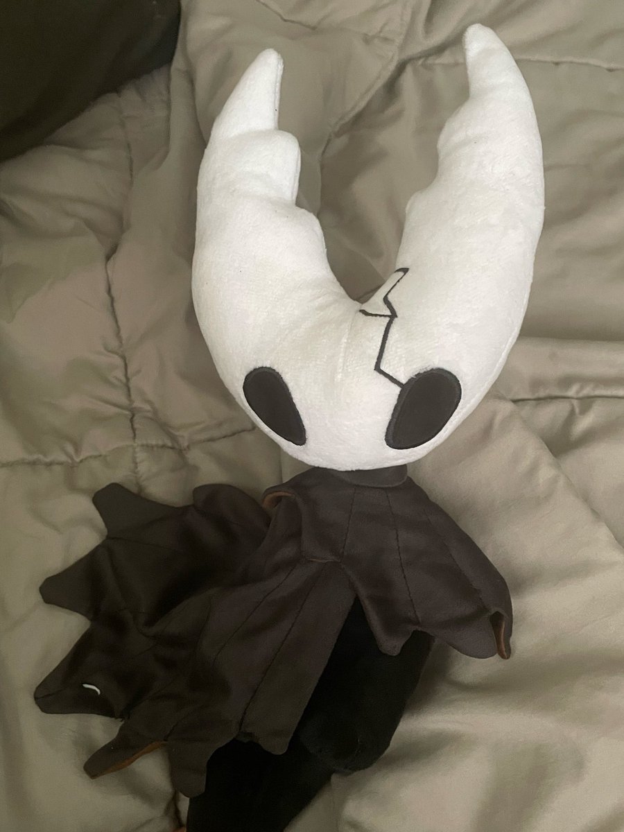 silkenhaus's tweet photo. oh hello littleHolly and Why are you in my room even😊 https://t.co/CRIpN3mX5f