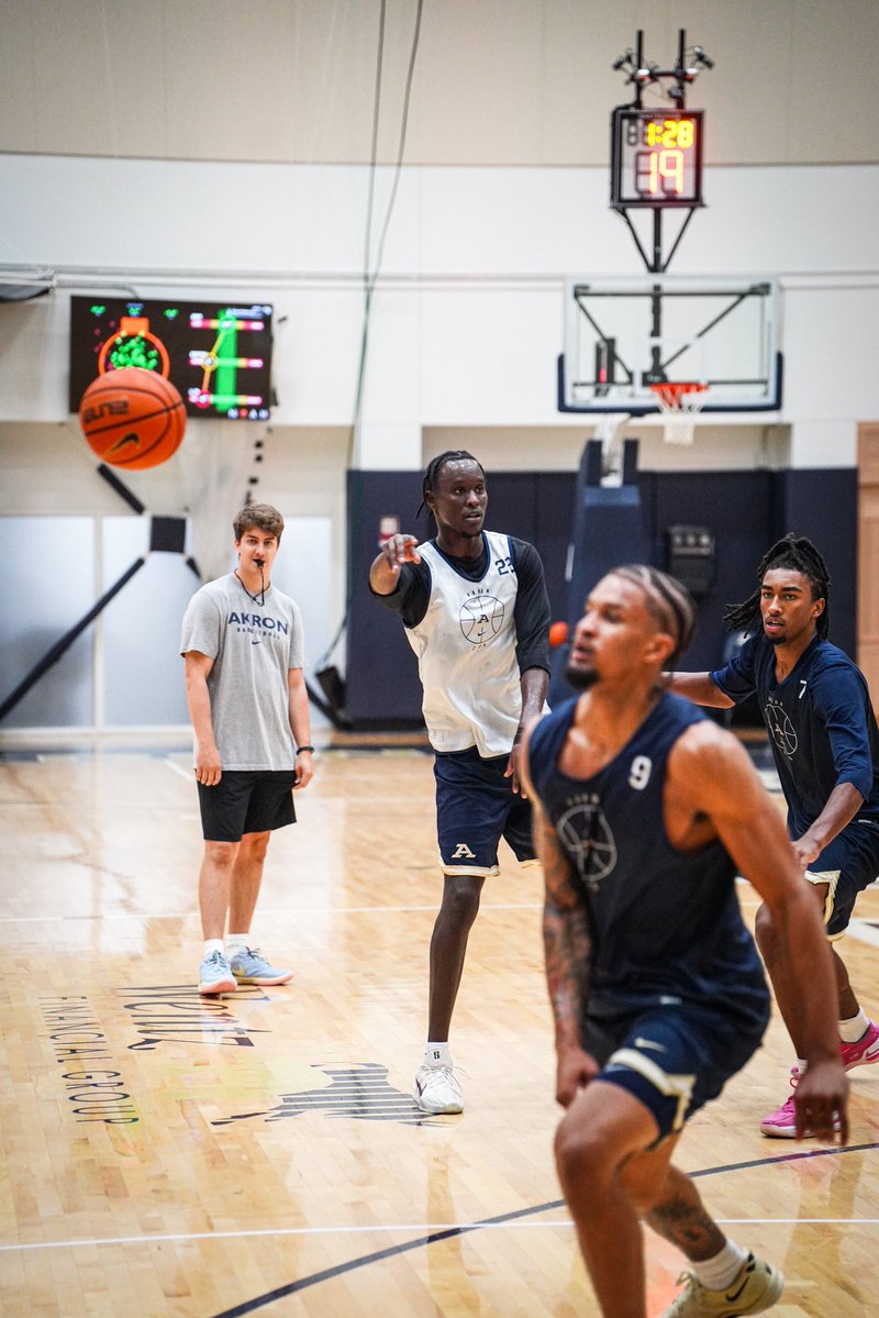 ZipsMBB's tweet photo. First Official Day of Practice ✅

#GoZips🦘 https://t.co/ykKS3pGmGB
