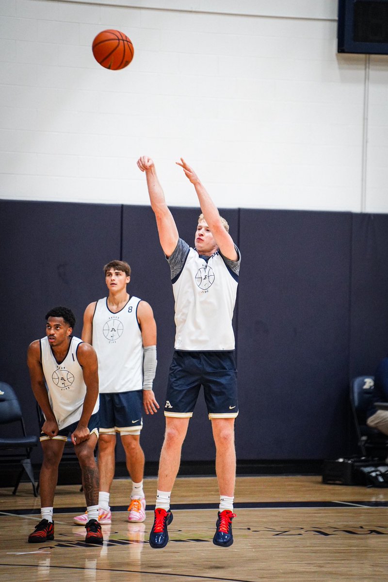 ZipsMBB's tweet photo. First Official Day of Practice ✅

#GoZips🦘 https://t.co/ykKS3pGmGB