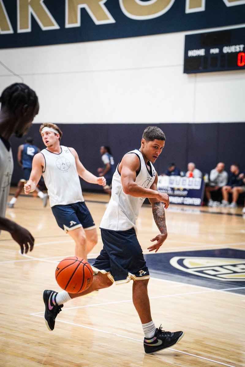 ZipsMBB's tweet photo. First Official Day of Practice ✅

#GoZips🦘 https://t.co/ykKS3pGmGB