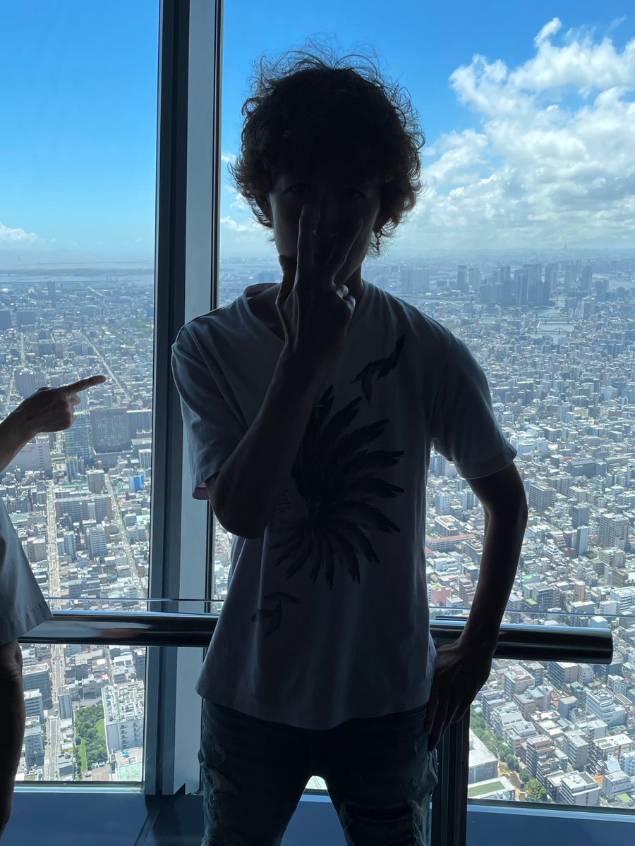 C5tVj's tweet photo. おはようございます☀️
今日42歳の誕生日で風船🎈飛びました🥰
しかも誕生日にあーちゃんとやまピーに会えるなんて最高な日なんだ😍

後……本厄ですwww

ネタに去年誕生日にスカイツリーで撮った湯川レムです🤭 https://t.co/yuwDfwDpwl