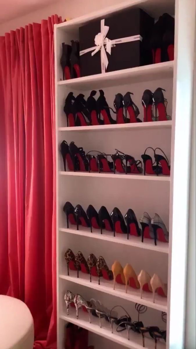 Load5ik's tweet photo. غرفة ماما 👠💄 https://t.co/59P70dtAgk