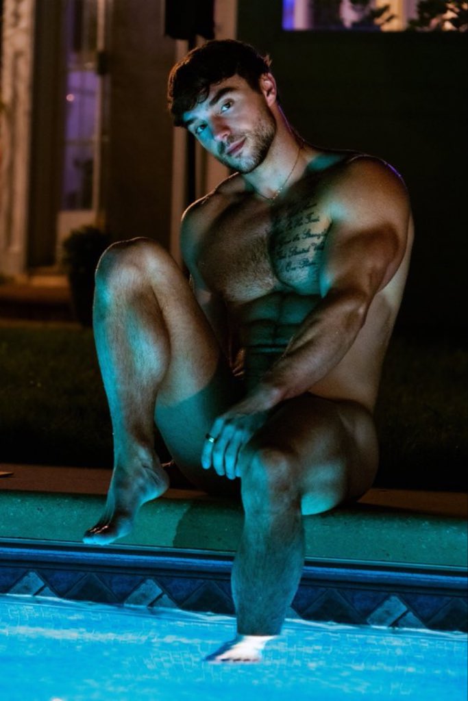 Fit_Slinger's tweet photo. Night swim 💦 https://t.co/GzaYiUscPn