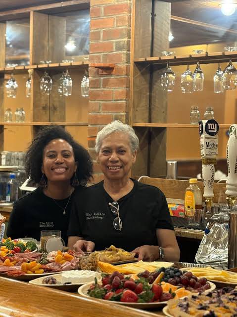iamMauriceW's tweet photo. My favorite Black-owned Book Store whenever I visit Brooklyn is : The Little Bookshop.

It’s so cozy. Great collection of books and delicious coffee.

And it’s family owned. Mother, Daughter, Husband

https://t.co/EPlGZJEUCB https://t.co/8pRbgtJuFG